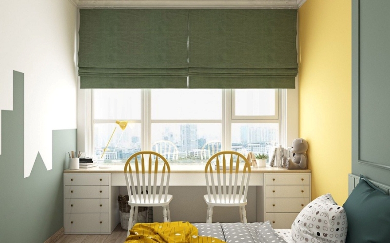 Phòng ngủ bé gái với cửa số lớn