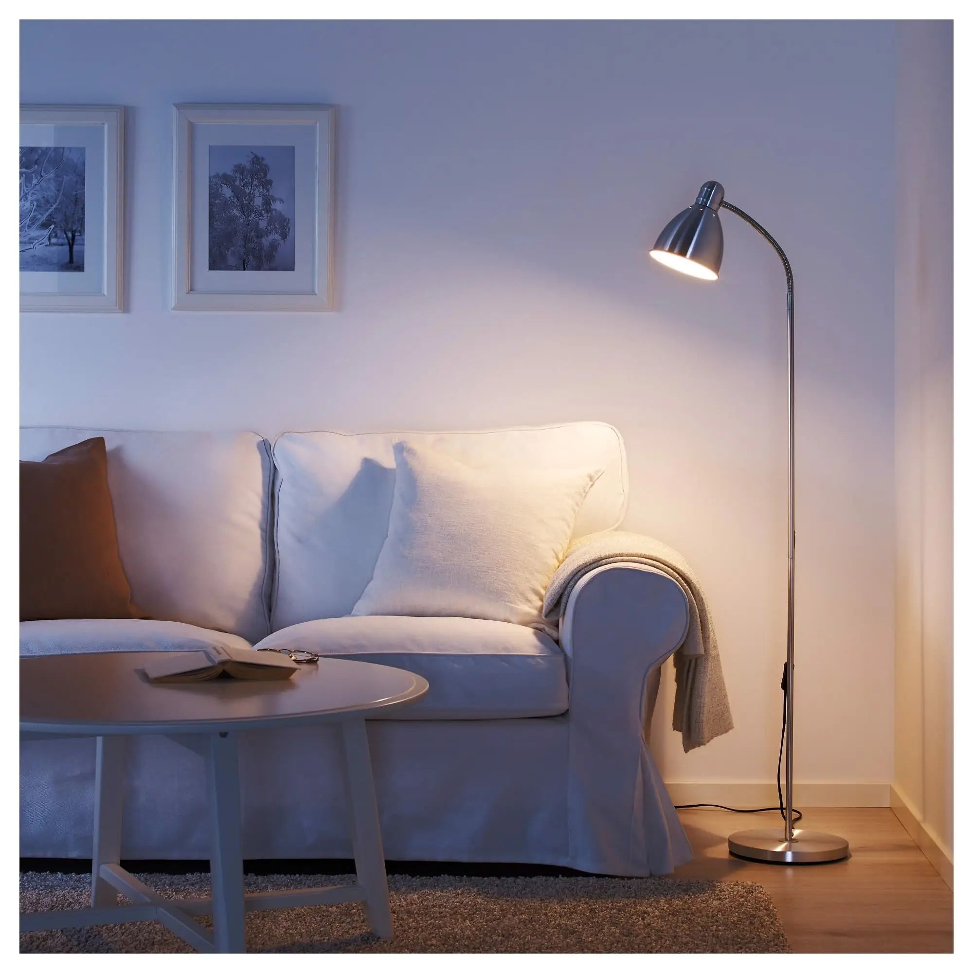 Tham khảo mẫu đèn cây phòng khách có thiết kế tinh tế 