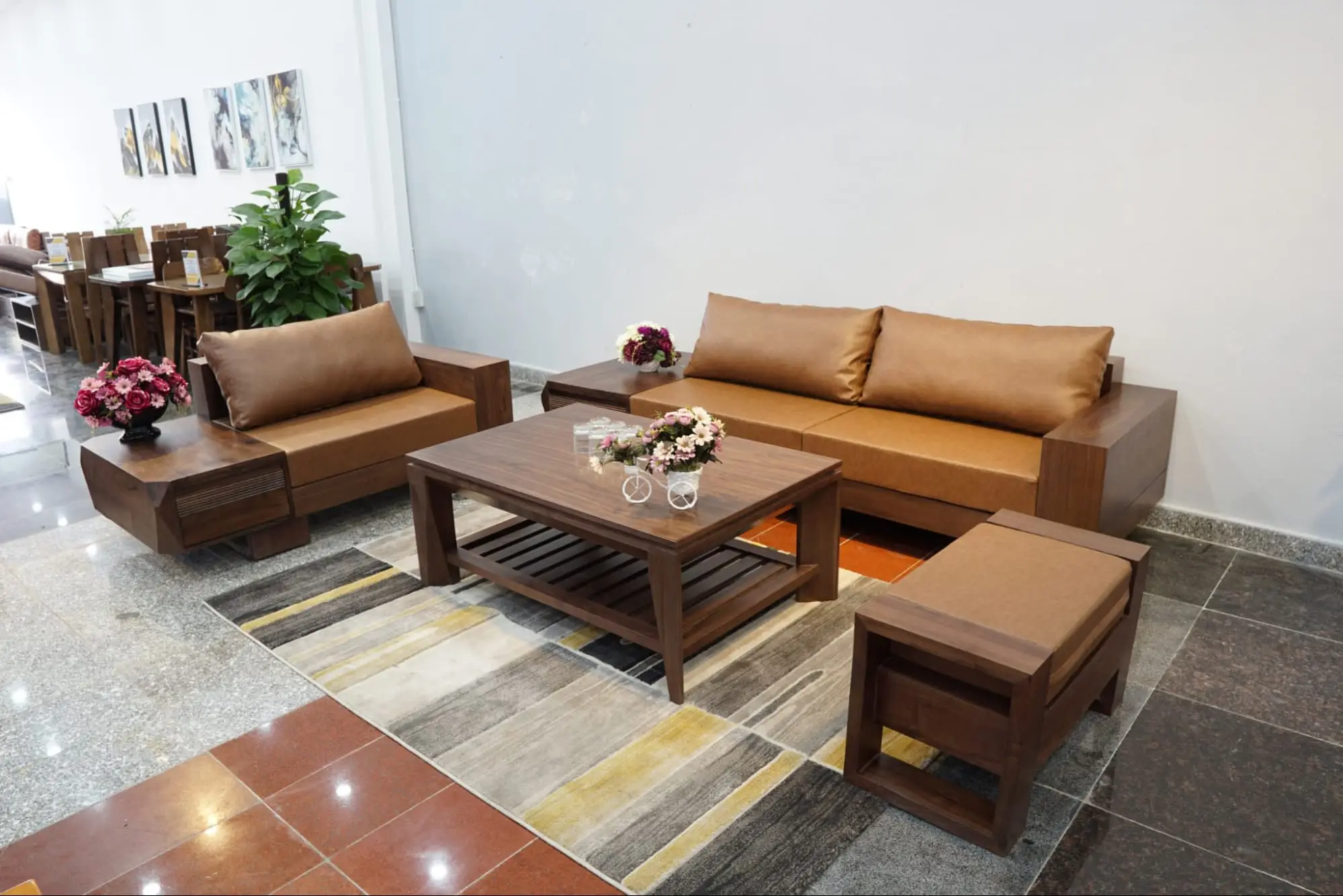 Mẫu bàn ghế phòng khách hiện đại bằng gỗ kết hợp với da