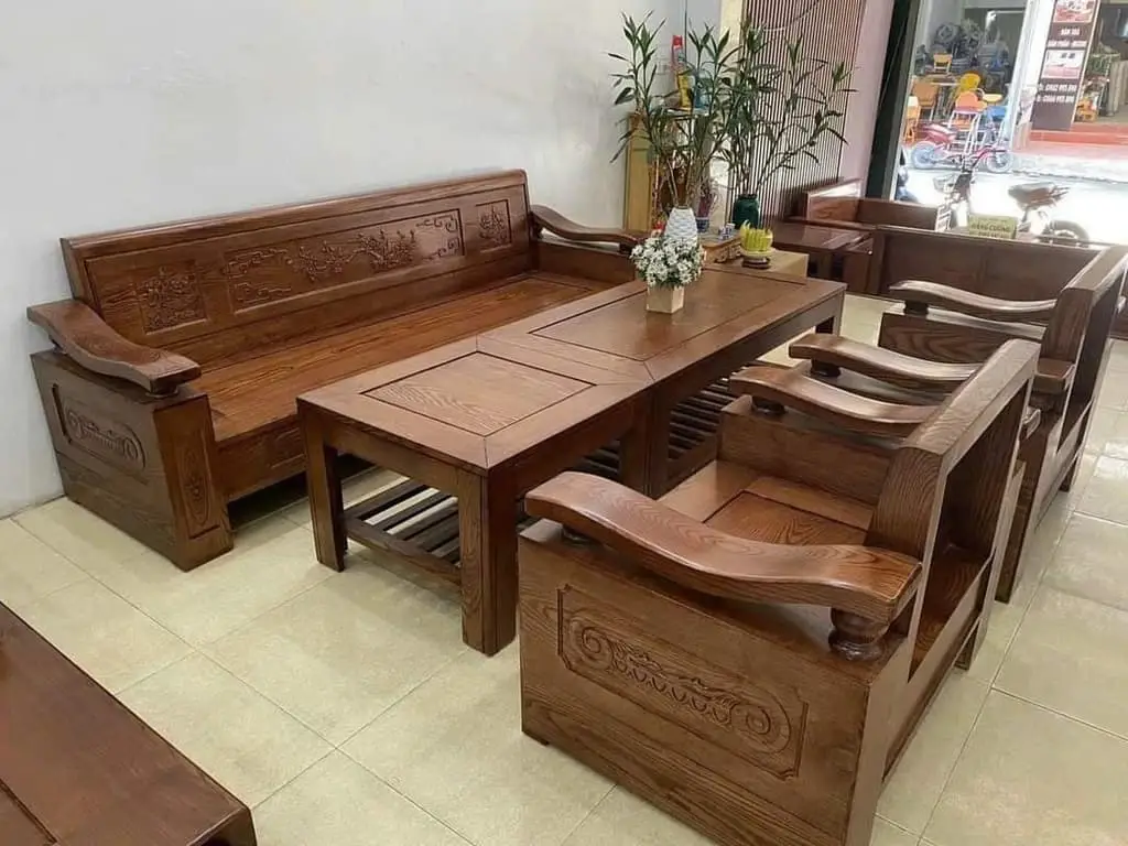 Thiết kế sang trọng của bàn ghế gỗ sồi được nhiều gia chủ yêu thích