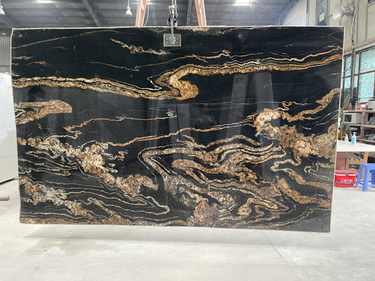 Đá Granite đỏ đen vân sóng cao cấp
