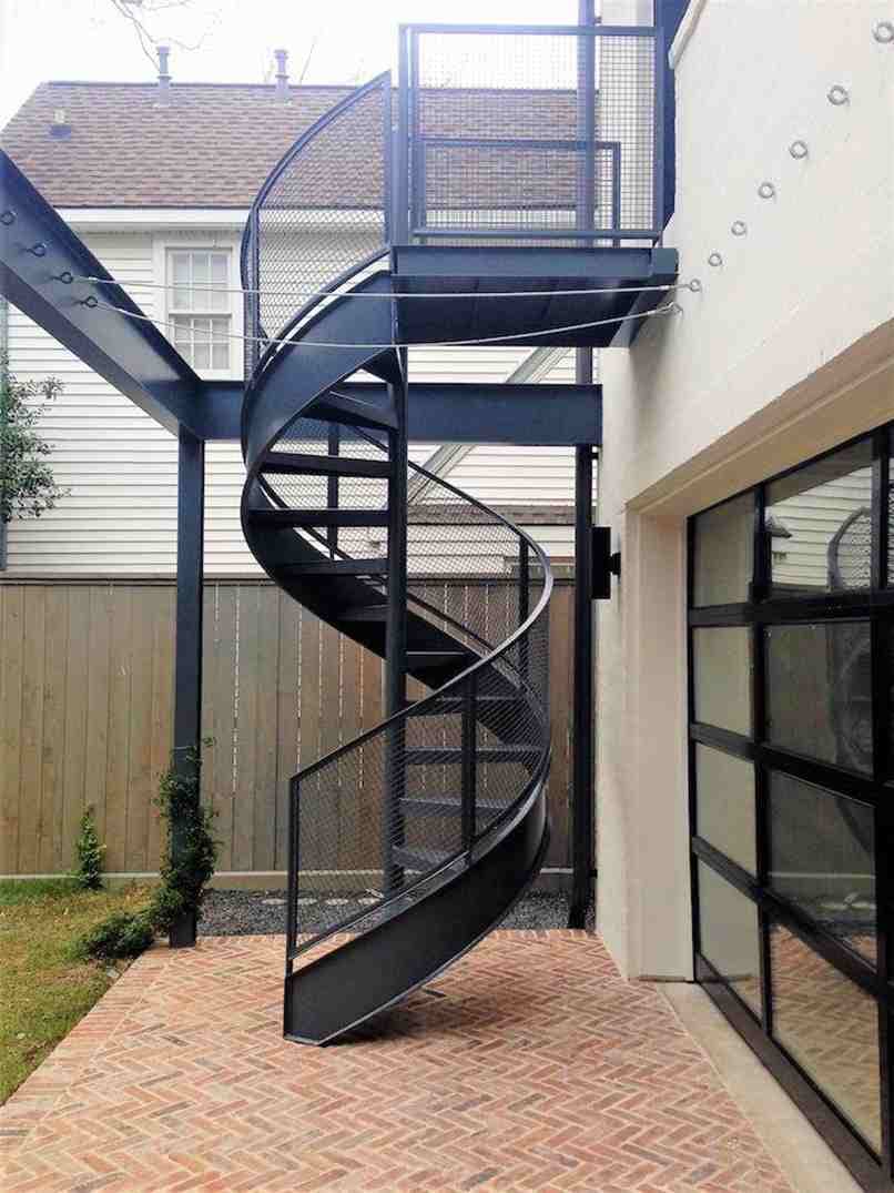 Thiết kế cầu thang uyển chuyển, tạo điểm nhấn cho căn nhà