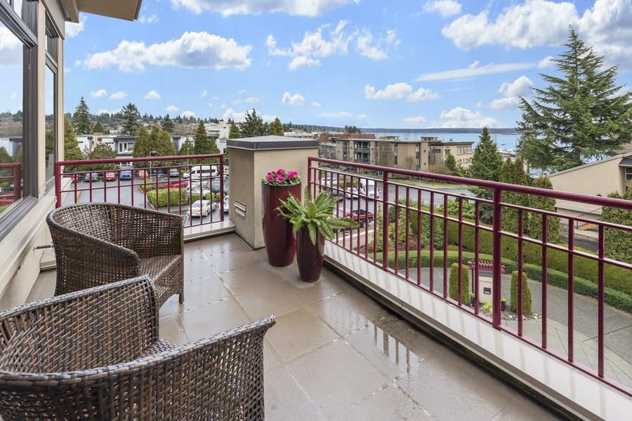 trang trí lan can ban công